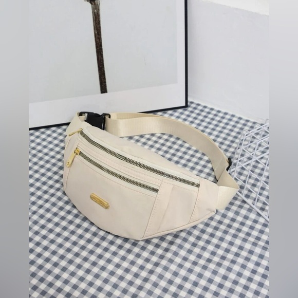 New Waterproof Fanny Pack Bag - Picture 2 of 3